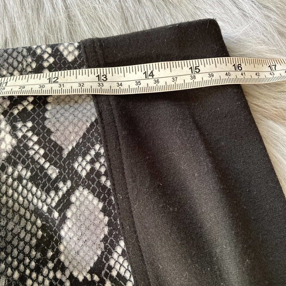Michael Kors Womens Sz 8 Black Snake Skin Print Pencil Skirt Back Zip Stretch - Picture 8 of 9